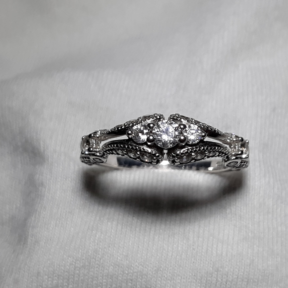 Elegant Sterling Silver Filigree Ring